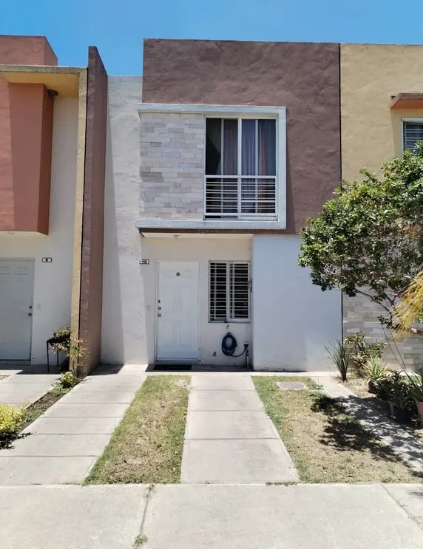 Casa de 3 Recámaras en coto en Parques Del Palmar