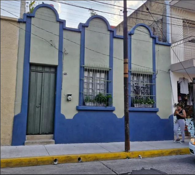 Casa De Un Nivel A Un Costado Del Expiatorio