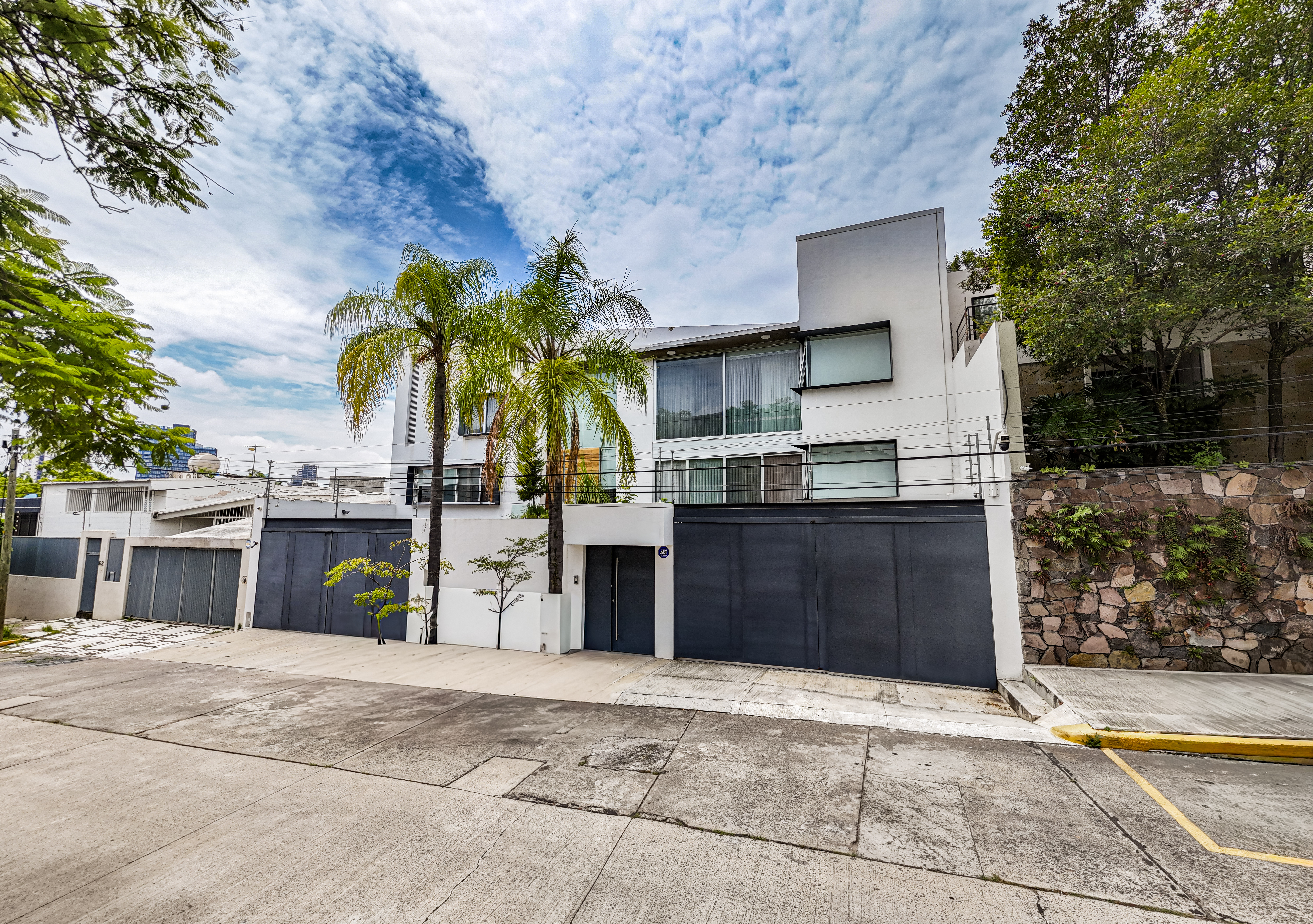 Residencia con Alberca 4 Suits 1 recamara alberca en Venta en Zapopan